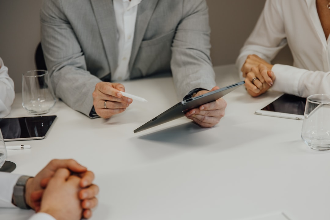 photo 1709715357564 ab64e091ead9